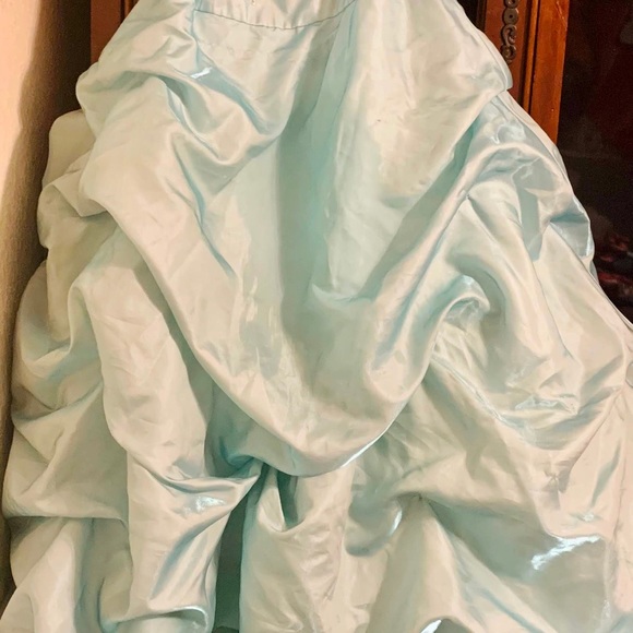 Stunning Formal Dress! - Picture 7 of 7